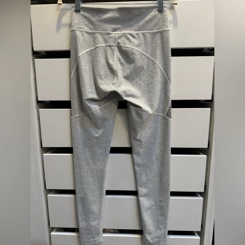 OUTDOOR VOICES Space Dye Two Toned Gray 3/4 Length Legging Size Medium - Picture 7 of 9